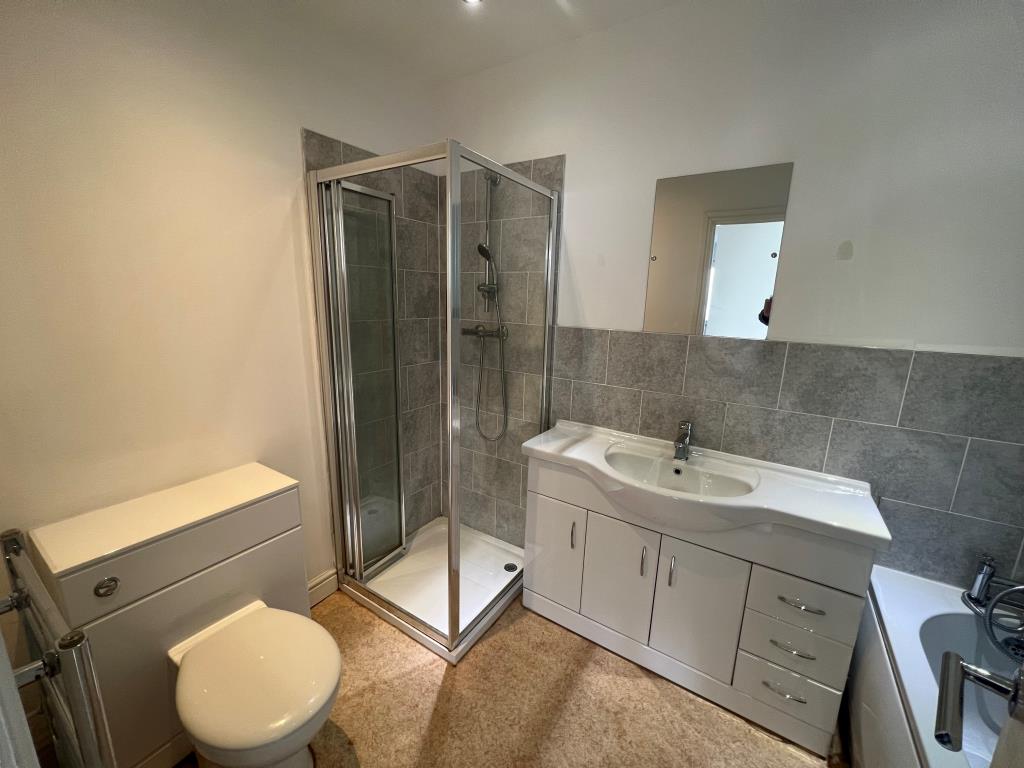Lot: 14 - TWO-BEDROOM FLAT FOR INVESTMENT OR OCCUPATION -